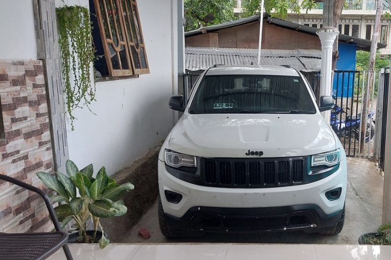 Car Rent- Jeep Grand Cherokee